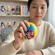 Boule anti stress squishy kpop ronde colorée avec personnages de dessin animé et dégradé arc en ciel vibrant
