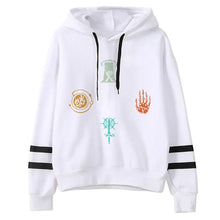 Sweat à capuche blanc avec capuche femme aventure, cordons noirs et patchs brodés colorés fantaisie