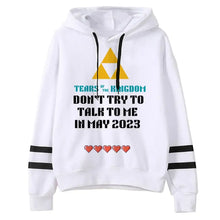 Sweat à capuche femme aventure fantastique blanc avec emblème triforce jaune et texte tears of the kingdom en teal et noir