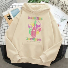 Sweatshirt à capuche beige earthbound avec graphisme pixel art coloré de paysage urbain stylisé et texte moonside en dégradé rainbow