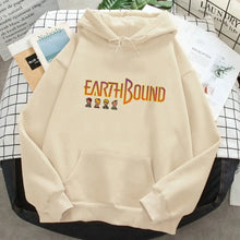 Sweatshirt à capuche cream earthbound avec capuche earthbound et broderie pixel art en fils orange violet multicolore