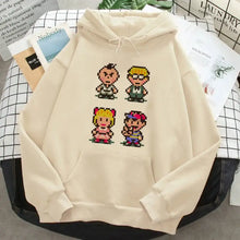 Sweatshirt à capuche cream coloré avec capuche earthbound et personnages pixel art sur le devant