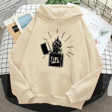 Sweatshirt à capuche beige life is strange avec graphique noir fire walk d’un briquet en flammes capuche life