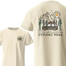 Vue arrière d un t-shirt crème coton explore more à manches courtes avec graphisme vintage voiture et slogan explore more