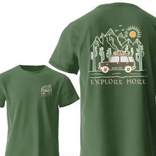 T-shirt coton explore more vert olive à manches courtes avec graphique van road trip dans désert et texte explore more au dos