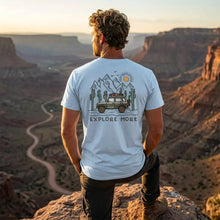 T-shirt bleu clair manches courtes en coton explore more avec graphique véhicule tout-terrain cactus montagnes
