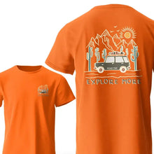 T-shirt orange coton explore more avec dos imprimé voiture vintage cactées montagnes et soleil en ligne stylisée