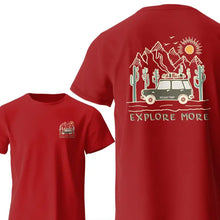 Image du dos d un t shirt rouge coton explore more manches courtes avec voiture vintage verte et paysage désertique