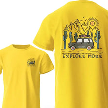 T-shirt coton explore more jaune à manches courtes avec graphique vintage voiture désert montagnes cactus au dos