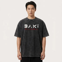 T-shirt coton anime baki noir déchiré avec bami en blanc et mama en rouge sur la poitrine