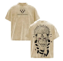 Beige t-shirt en coton distressed avec un graphic noir et blanc de ryomen sukuna anime ryomen au milieu