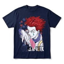 T-shirt hunter x hunter bleu foncé avec graphisme vibrant de hiei aux cheveux rouges et cartes à jouer