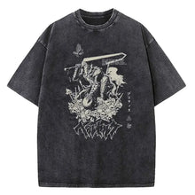 T-shirt unisexe en coton délavé noir avec motif berserk guts montrant un guerrier squelettique et dix motifs disponibles