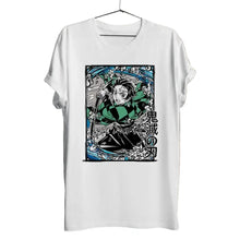 T-shirt chasseurs de démons blanc manches courtes avec impression demon slayer tanjiro en tenue à carreaux verts et noirs