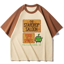 T-shirt stardew valley crème à manches raglan marron avec design panneau en bois et pomme verte cartoon