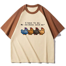 T-shirt stardew valley cream à manches raglan marron avec un motif pixel art de quatre poules sous le texte i have to go
