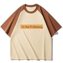 T-shirt stardew valley crème avec manches raglan marron et graphique pixel orange plus un hoe proficiency