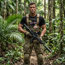 T-shirt contra konami en coton confortable avec pixel art rétro porté sous un gilet tactique noir à bretelles tan