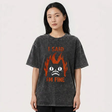 T-shirt coton humour chat gris foncé avec motif chat flamme orange et texte i said im fine en lettrage orange