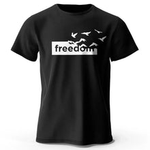 T-shirt coton unisexe freedom noir avec motif blanc d oiseaux en vol au-dessus du mot freedom en lettres minuscules