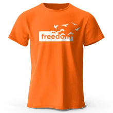 T-shirt coton unisexe freedom orange avec motif blanc d oiseaux en vol au-dessus du mot freedom en lettres minuscules