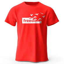 T-shirt coton unisexe freedom rouge à manches courtes avec motif blanc d’oiseaux en vol et texte freedom en gras