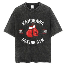 T-shirt manga club noir en coton avec gants de boxe rouges et texte blanc kamogawa boxing gym est