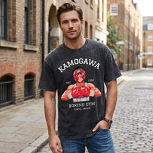 T-shirt manga club en coton noir distressed avec un graphisme rouge blanc boxing gym kamogawa tokyo japan