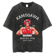 T-shirt manga club en coton noir distressed avec un boxeur en rouge et imprimé kamogawa boxing gym tokyo japan