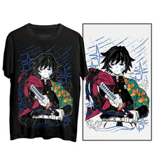 T-shirt noir demon slayer giyu tomioka avec graphisme vibrant de tanjiro kamado sur fond étoilé bleu dynamique