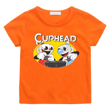 T-shirt enfant cuphead orange à manches courtes avec illustration de cuphead et mugman jouant sur Nintendo Switch pour jeunes gamers