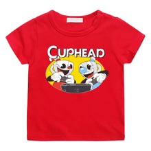 T-shirt enfant cuphead rouge avec imprimé vibrant de personnages cuphead tenant des manettes sur fond ovale jaune