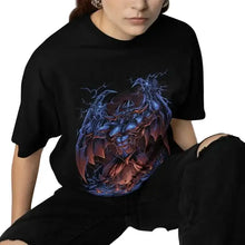 T-shirt géant fantastique noir avec un graphique détaillé d un démon musclé ailé aux accents bleus et rouges yu-gi-oh obelisk