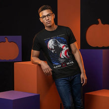 T-shirt god of war noir avec un graphisme de kratos et accents rouges et blancs sur son armure