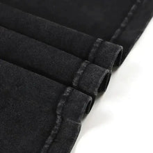 T-shirt jujutsu kaisen nah i’d win en denim noir délavé avec texture usée et coutures visibles sur les revers roulés