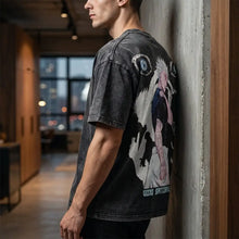 T-shirt noir délavé en coton avec un grand portrait de gojo satoru de jujutsu kaisen aux yeux marquants