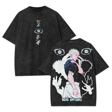 T-shirt noir délavé en coton avec un portrait de gojo satoru de jujutsu kaisen aux yeux bleus lumineux et effets énergétiques blancs