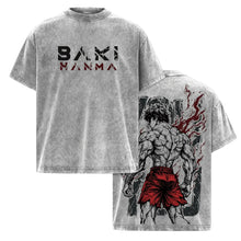 T-shirt coton anime baki gris distressed avec graphisme bakihama noir et rouge à lavant et illustration au dos