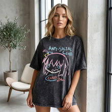 T-shirt manga groupe oversize en coton noir avec motif anime coloré fille et texte anti social club fermé 24hrs