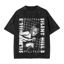 T-shirt silent hill noir effet délavé avec graphique blanc de leon kennedy et titre du jeu en lettres verticales