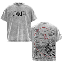 T-shirt jojo’s bizarre adventure en coton gris avec motifs noirs et rouges et spirale fibonacci au dos