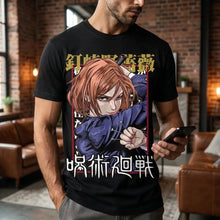 T-shirt jujutsu kaisen noir avec grafique de nobara kugisaki anime cheveux orange et texte japonais stylisé jaune et blanc