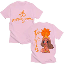 T-shirt karol g tropicoqueta à col rond rose à manches courtes avec dessin orange et logo tropicigasta