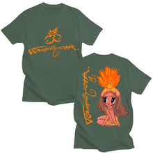 T-shirt karol g tropicoqueta à col rond vert foncé avec motifs orange et illustration fille à plumes au dos