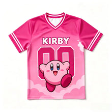 T-shirt kirby king dedede et meta knight imprimé avec un graphisme central de kirby rose vif sur fond dégradé nuageux blanc