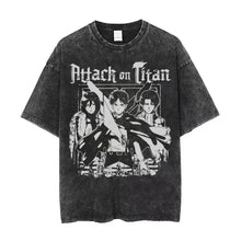 T-shirt unisexe noir délavé en coton avec col rond et graphisme attack on titan comprenant trois personnages principaux