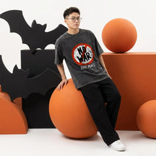 T-shirt gris en coton distressed avec motif noir et blanc no war just peace dans un cercle rouge