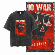 T-shirt noir en coton distressed avec graphisme rouge no war représentant un crâne et balances pour war just peace