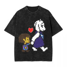 T-shirt noir délavé en coton avec motif pixel art de deux personnages undertale et un cœur rouge entre eux