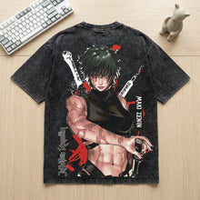 T-shirt noir en coton délavé avec un imprimé graphique de l anime zenin maki de jujutsu kaisen et des accents rouges